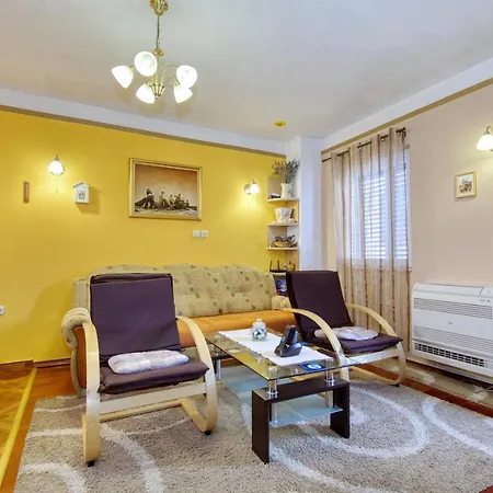 Apartment Simeone *